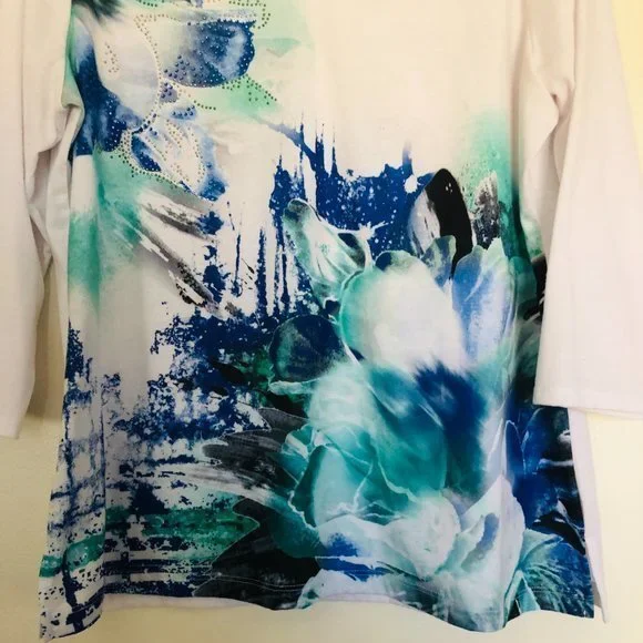 Chico's White Floral  V Neck Tee/Shirt- Size L - Picture 2 of 6